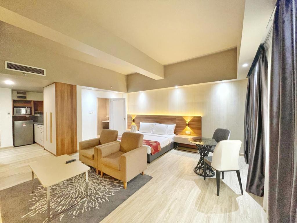 Hotel The Avenue M 3*